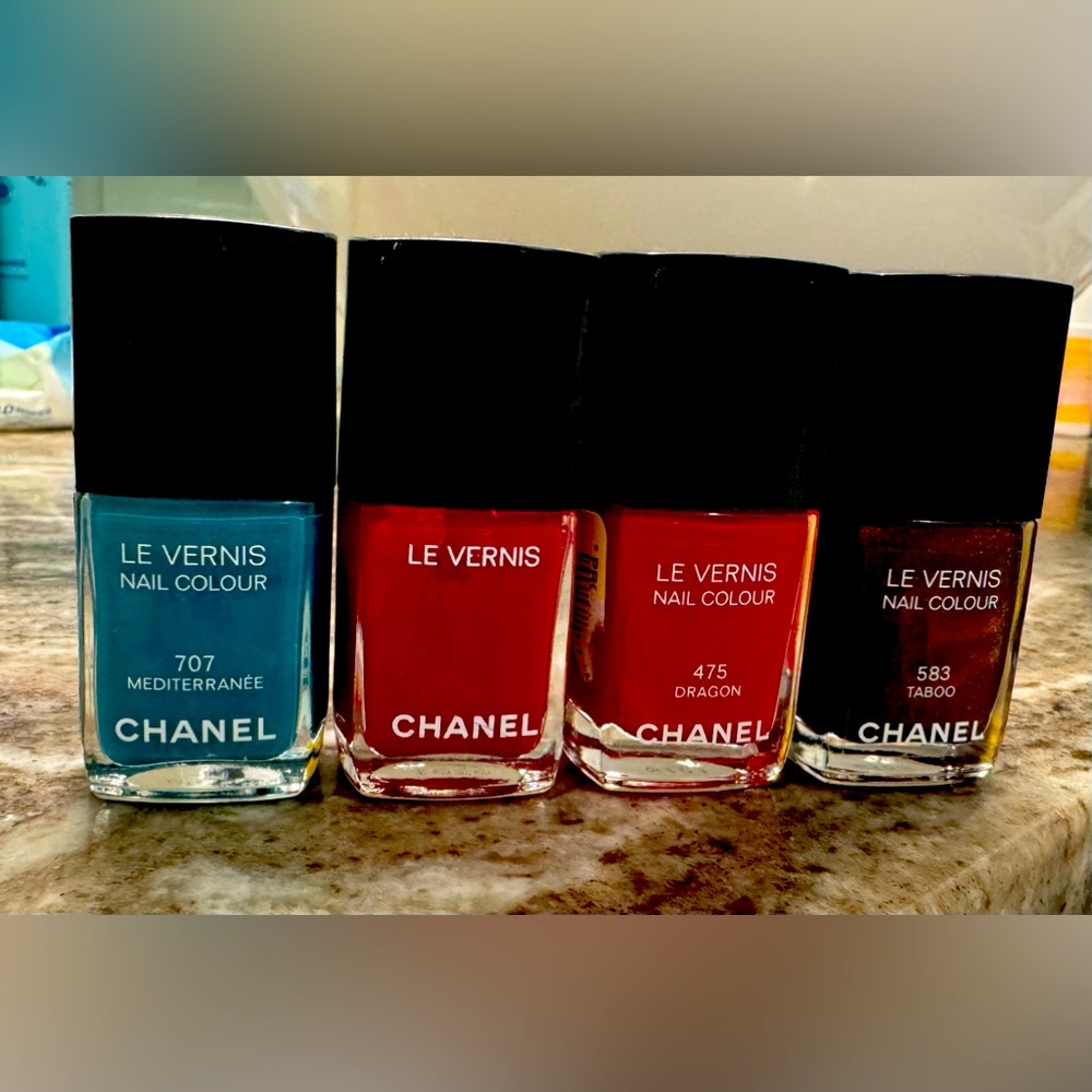Chanel le vernis nail colors bundle 0.4 oz each